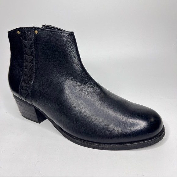 Clark’s Maypearl Fawn Black Leather Side Zip Western Style Ankle Bootie - Picture 14 of 14